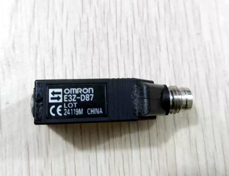 E3Z-D87 product reference image; not current-stock, current-lot, original-supply, lead-time or warranty proof
