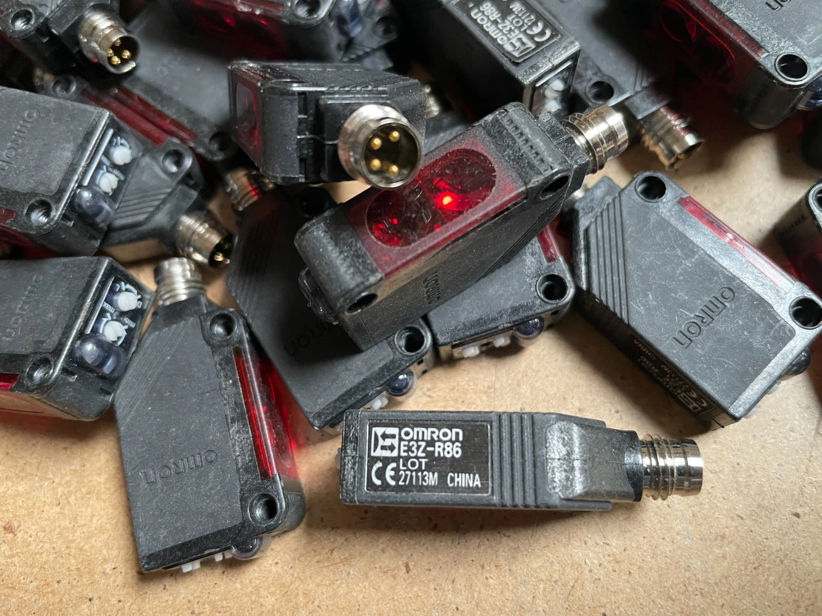 E3Z-R86 product reference image; not current-stock, current-lot, original-supply, lead-time or warranty proof